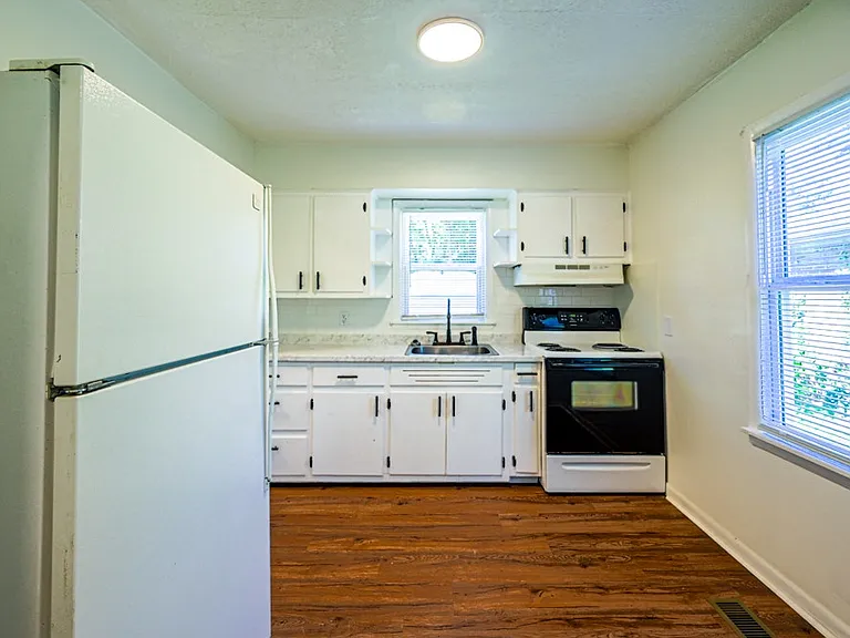 1909 Taylor Ave — Photo 9
