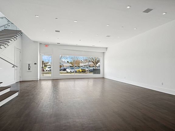 3rd image of 30 Park Pl