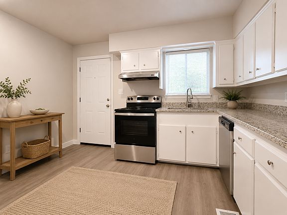4th image of 199 Holmes St