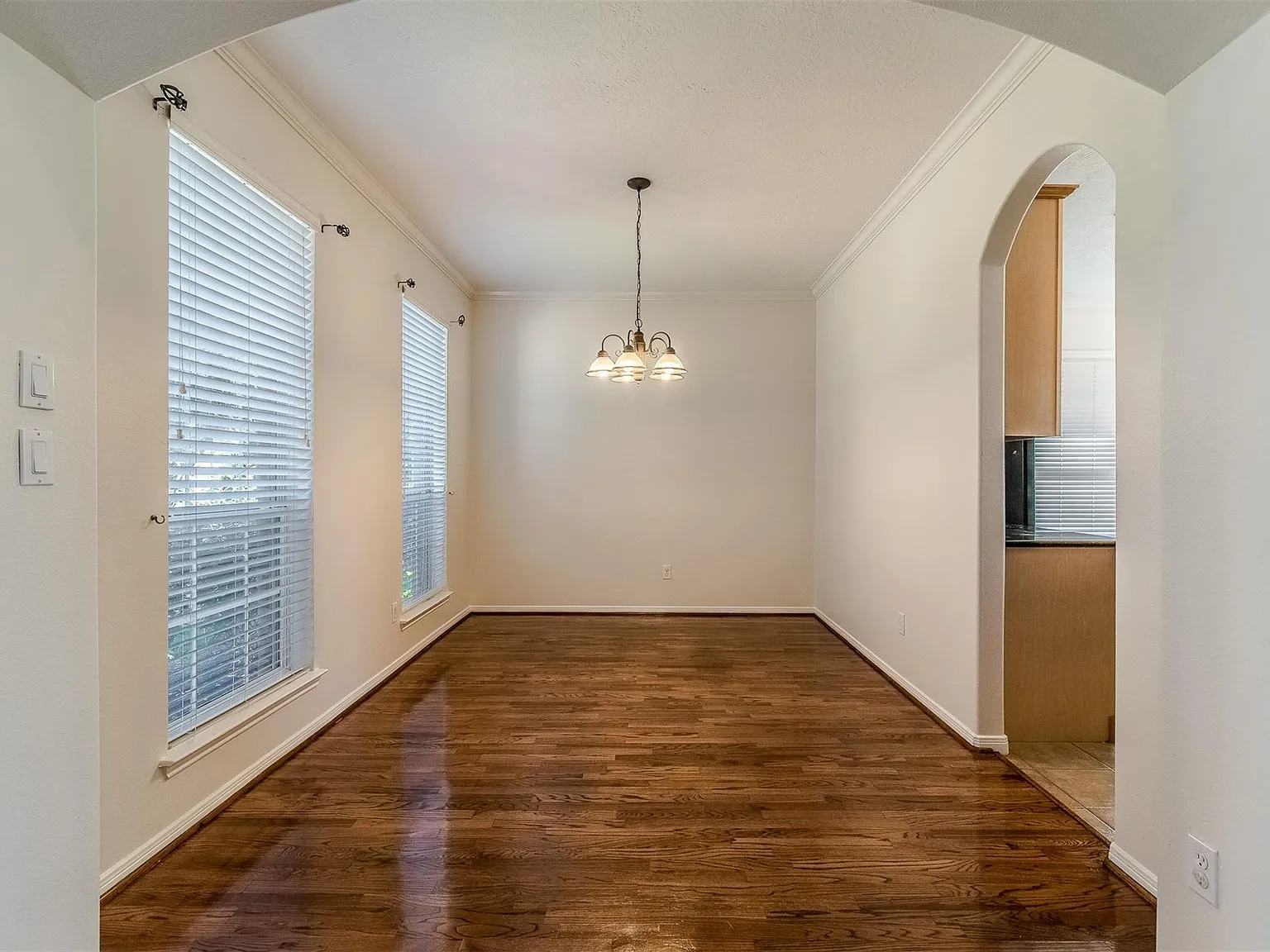 4 bed, 3.5 bath, 2533 sqft, $2,100 — Photo 4