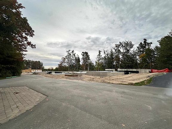 5th image of 1061 Cedar Ln
