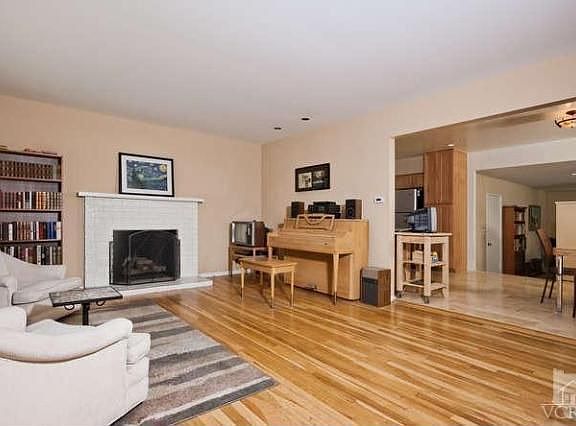 3rd image of 5401 Hunter St