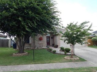 201 Willowbrook Dr, Hutto, TX 78634