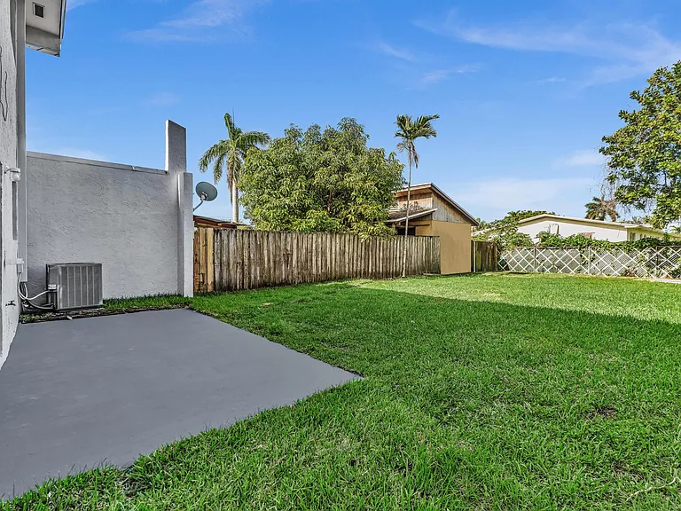 14212 NE 4th Ave — Photo 38