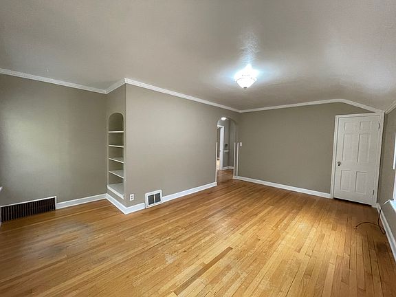 5th image of 4526 N Woodruff Ave #4526