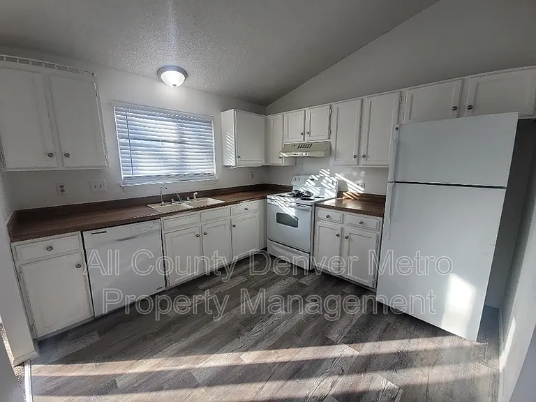 12151 Bellaire Pl — Photo 6