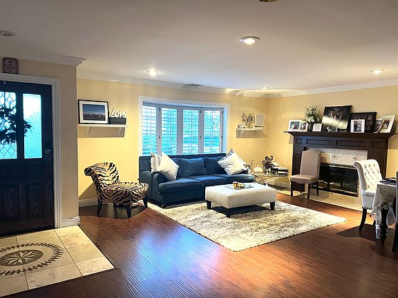 Gorgeous open layout of living area with a lookout to 180 degree views of Los Angeles skyline