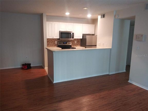 3rd image of 10024 Strafford Oak Ct APT 810