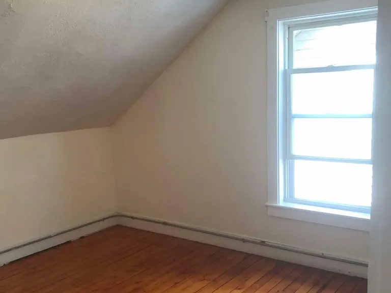 118 Seabury St — Photo 25