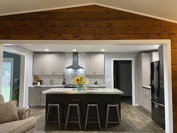 2nd image of 103 Avenue A E