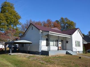 307 S Church St, Carmi, IL 62821