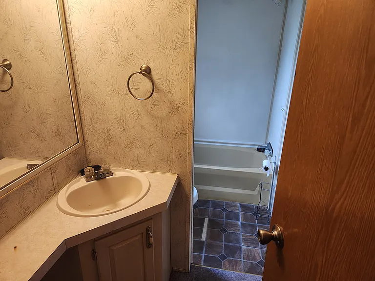305 Golden Ln — Photo 6