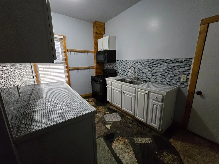 749 Morgan St — Photo 4