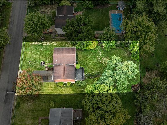 2nd image of 703 Galway Dr