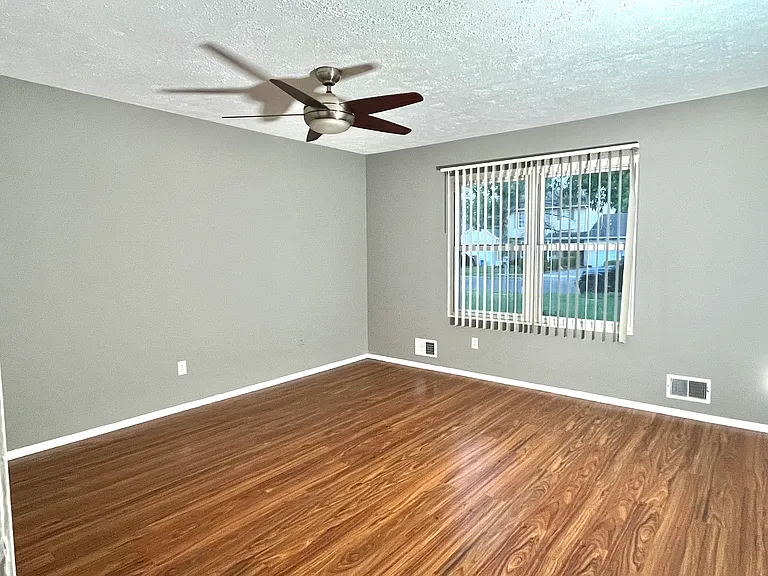 149 Zwolak Ct — Photo 13