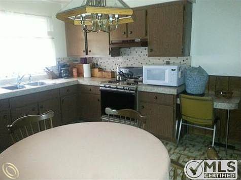 KITCHEN 1.jpg