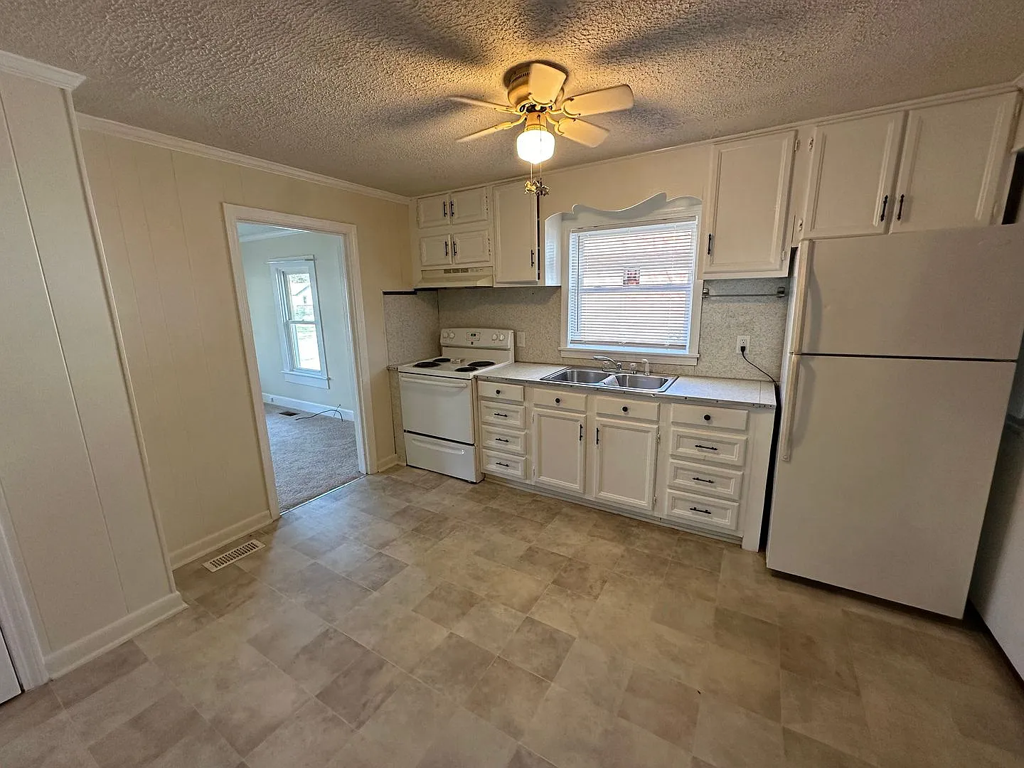Lots of Space — Photo 3