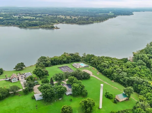 21261 N Sail A Way Dr, Overbrook, KS 66524