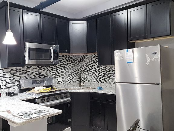 3rd image of 6419 N Albany Ave #Gdn