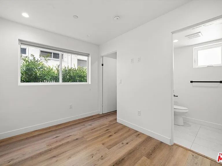 839 N McCadden Pl #B — Photo 30
