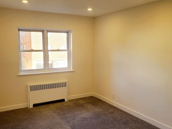 3rd image of 313 E 239th St Floor 1