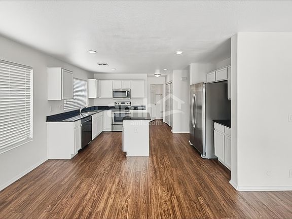 3rd image of 955 S Del Rancho