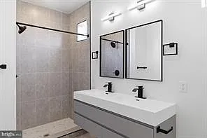 1005 W Orleans St — Photo 15