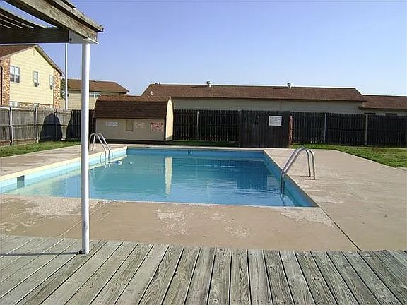 5th image of 7950 NW Crossland Cir