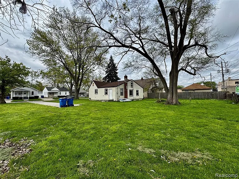 8045 Cadillac Ave — Photo 14