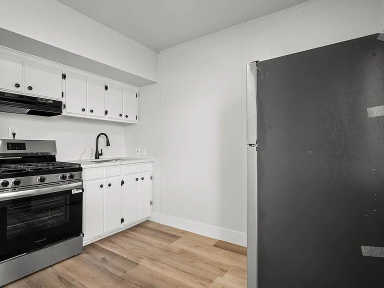 815 Victor Ave — Photo 10