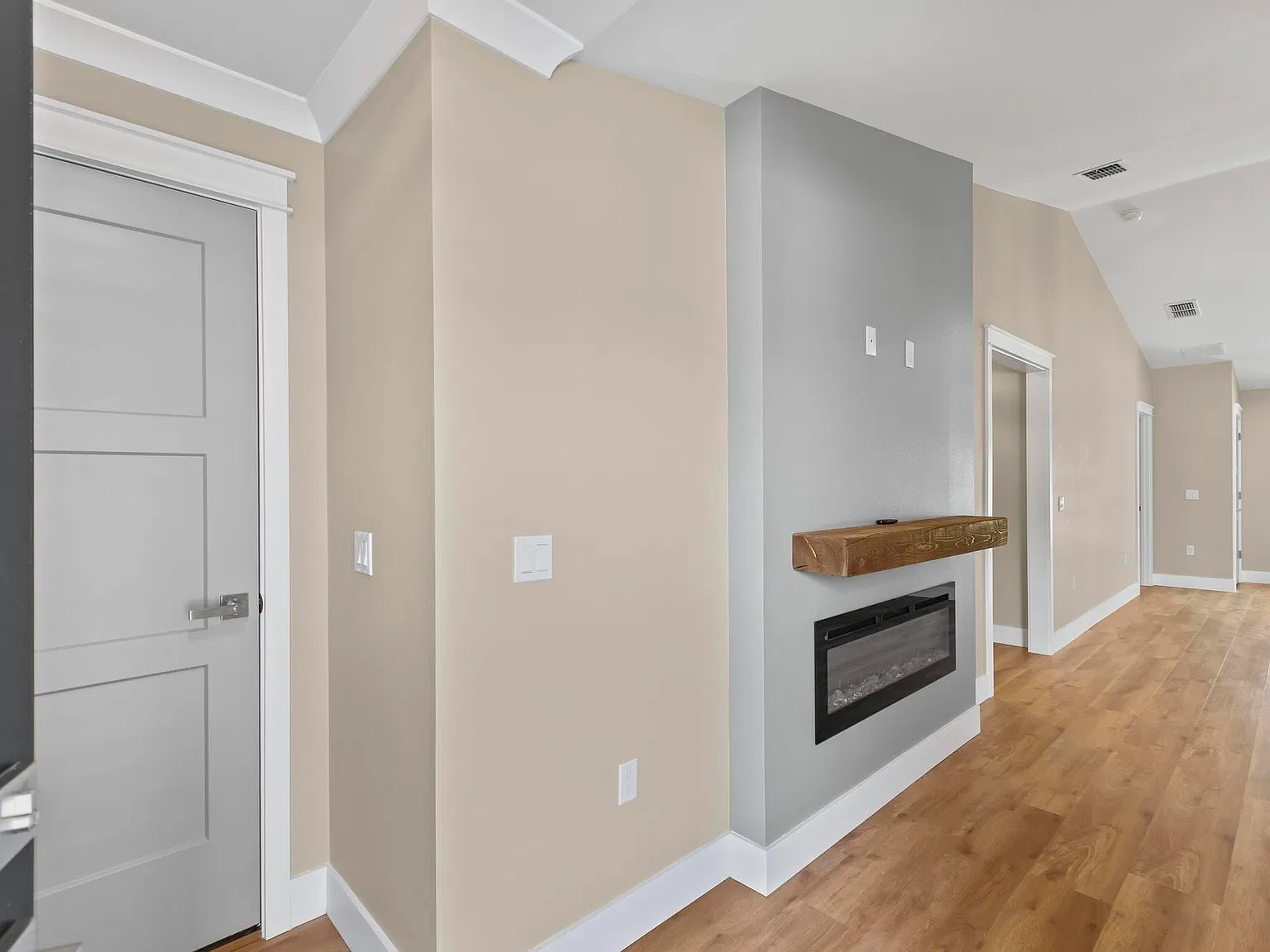 3 bed, 1311 sqft, $1,995 — Photo 3