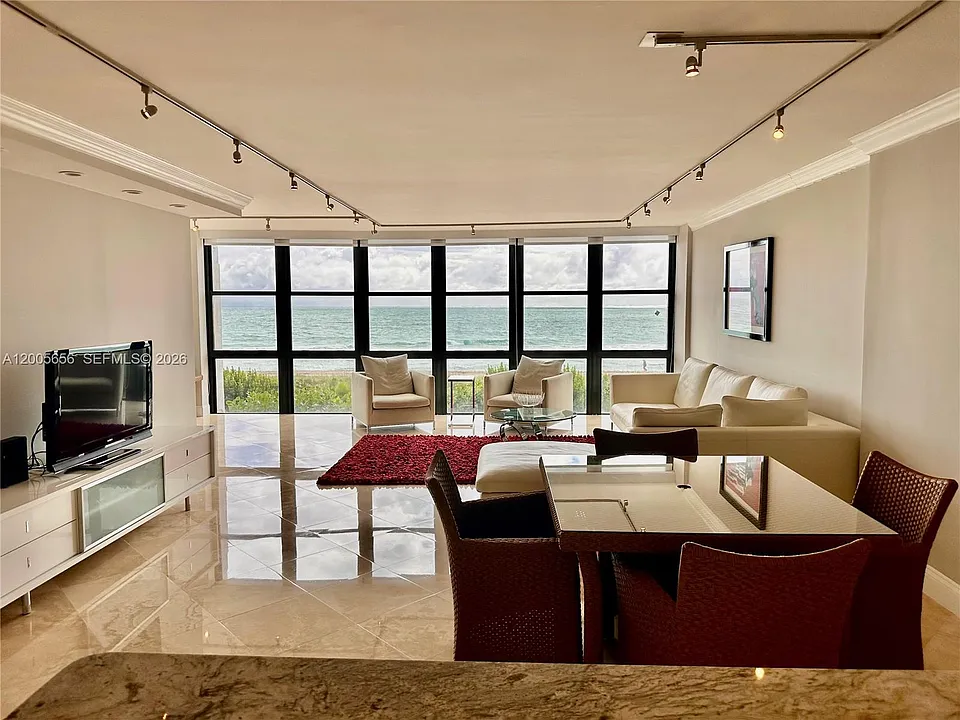 6423 Collins Ave #306