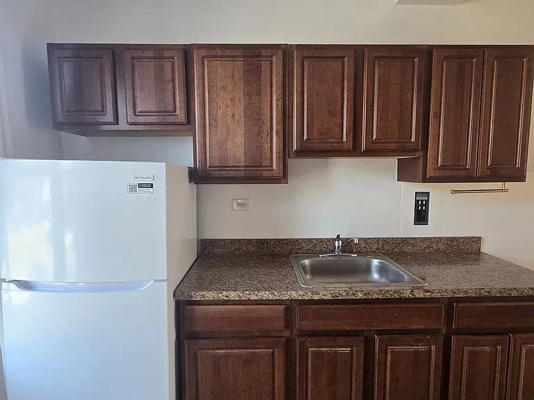 909 Elmwood Ave #O3 — Photo 3
