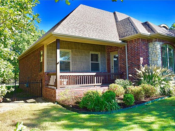 3rd image of 5938 W Kennedy Dr