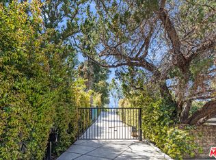 19630 Rosita St, Tarzana, CA 91356