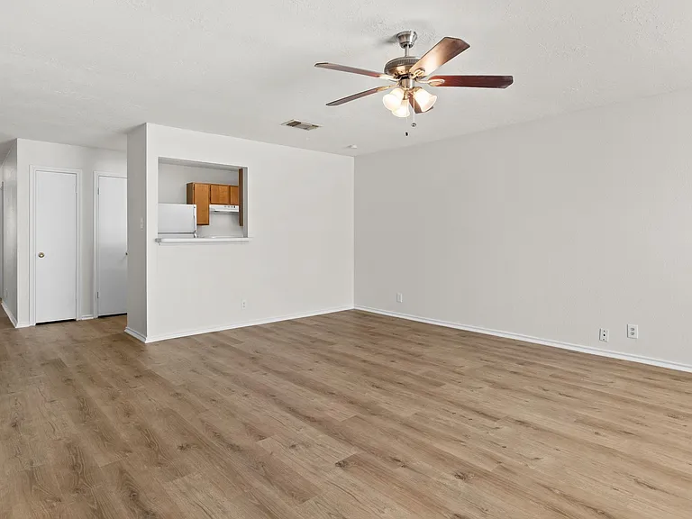 9575 Celine Dr — Photo 2