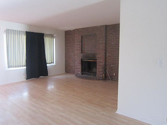 4th image of 4256 Aspen St