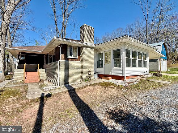 3rd image of 624 Raystown Rd
