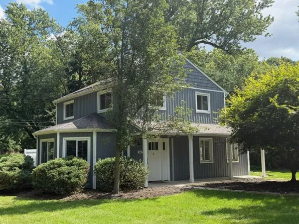 3451 Oakleaf Dr, West Bloomfield, MI 48324