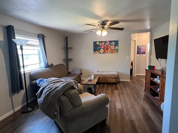1009 S Kansas Ave #301, Newton, KS 67114