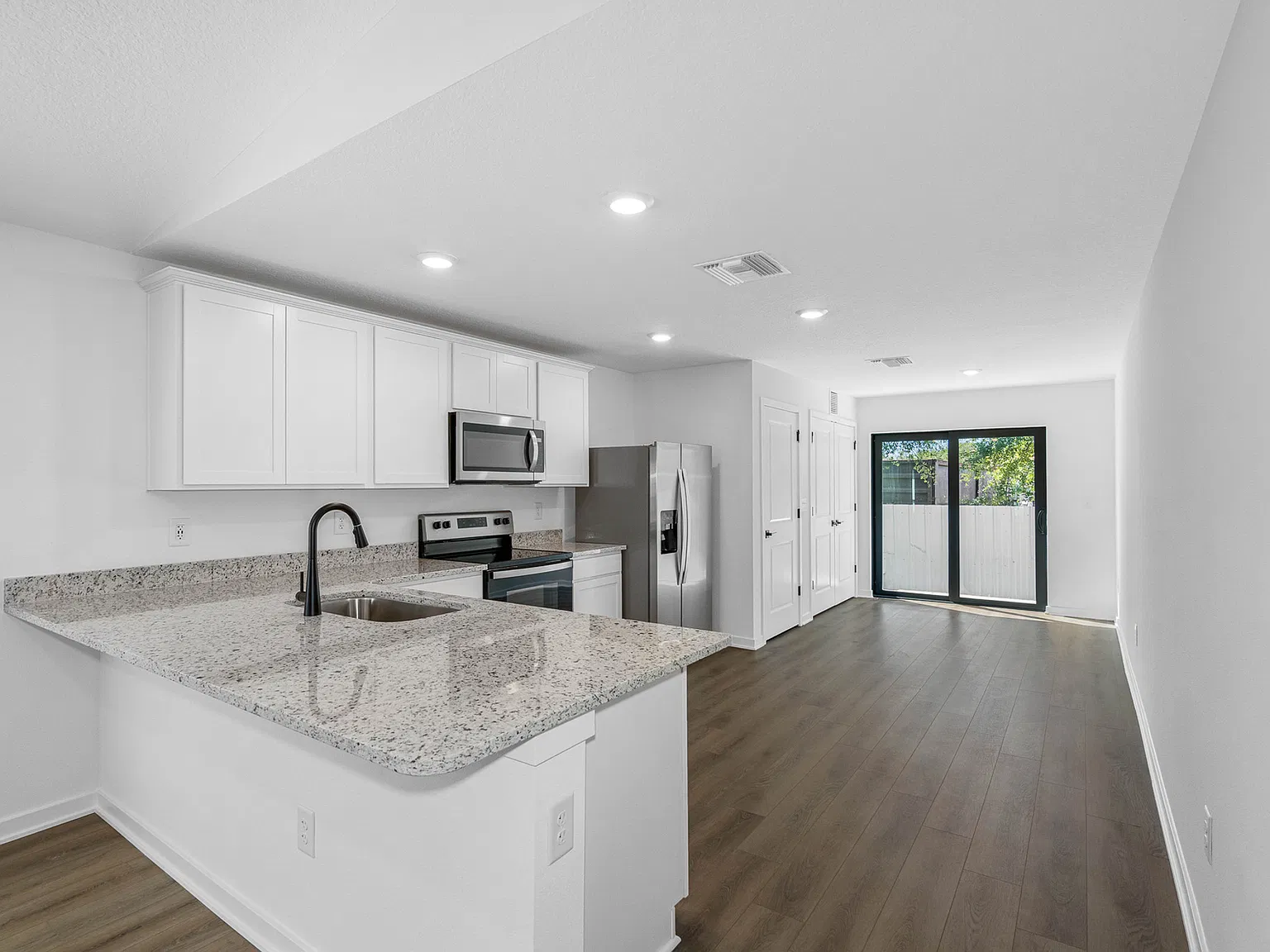 3 bed, 1707 sqft, $2,145 — Photo 4