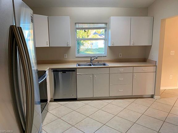 4th image of 525 Sabal Palm Ct