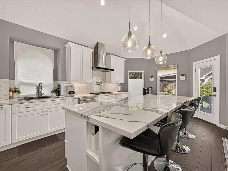 6514 Kings Summit Dr — Photo 16
