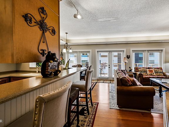 3rd image of 513 McCarter Rd APT 5S