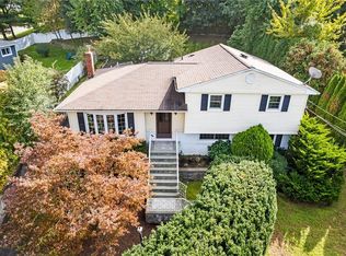 5 Rumbrook Rd, Elmsford, NY 10523