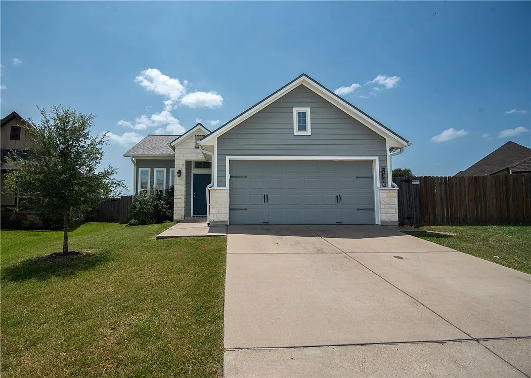 3 bed, 1280 sqft, $2,000 — Photo 1