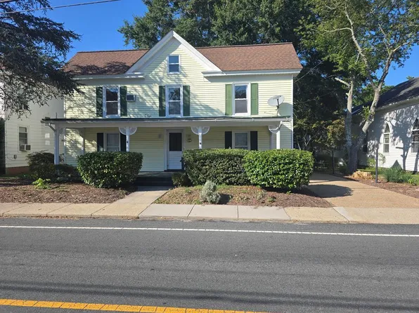 27 Main St, Wachapreague, VA 23480