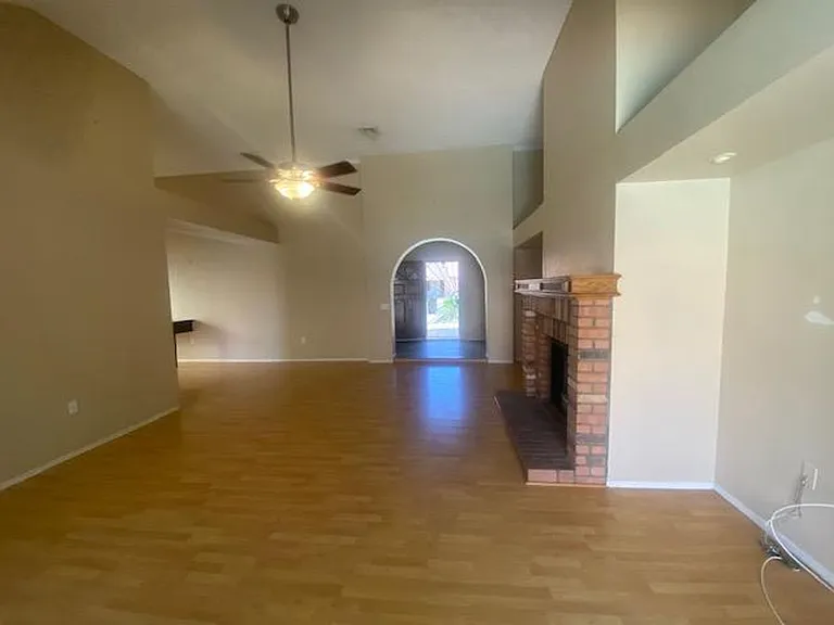 1249 E Laurel Ave — Photo 11