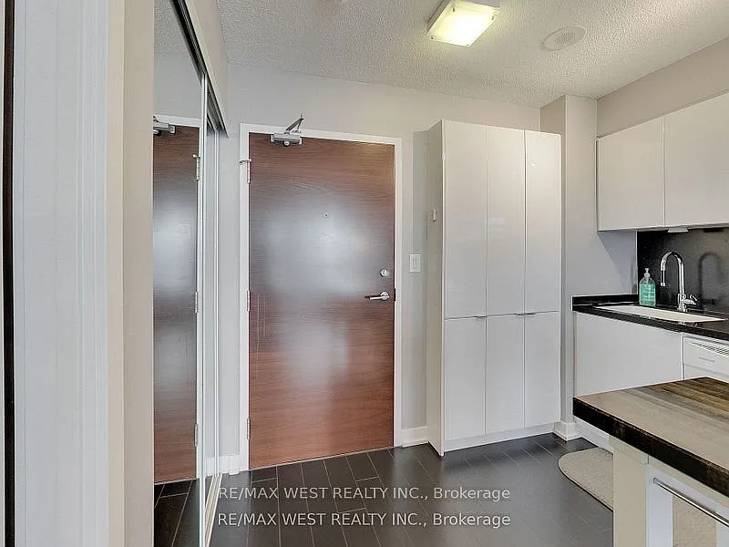 1 bed, $2,400 — Photo 2