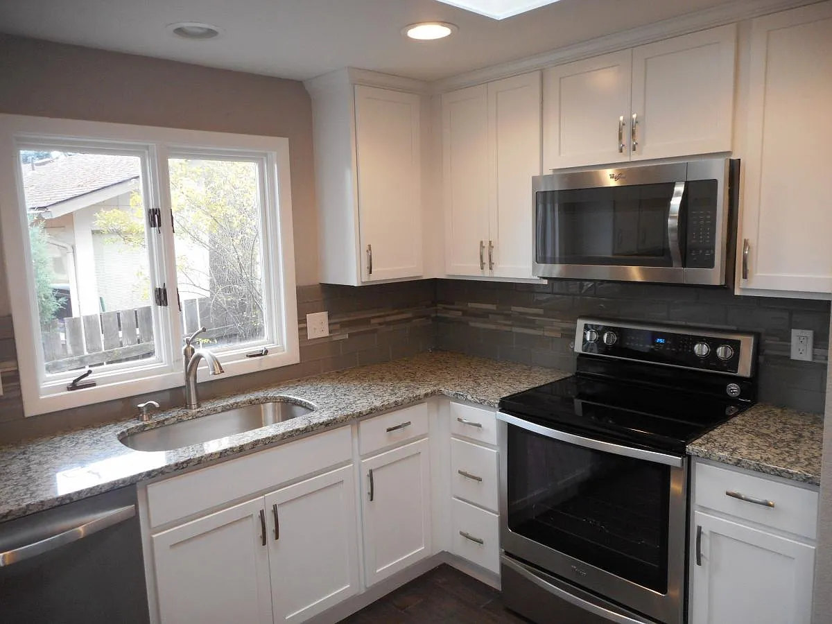 3 bed, 1160 sqft, $2,600 — Photo 4